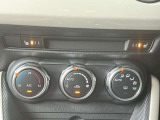 余計な操作の手間が無いフルオートエアコン。車内を常に快適な温度で保ちます!!