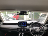 フロントガラスが大きく、ワイドな視界で運転もしやすくなるように設定されています。