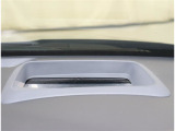 カラーヘッドアップディスプレイ付き。少ない視線移動で情報を確認できるので、運転の疲労軽減に繋がりますよ♪