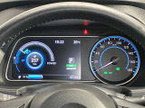 【メーター】電気自動車ならではのスピードメーターなどはデジタル&カラフルなのでとても見やすくなっています♪