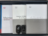 スマートキーは鍵をバッグに入れたままでもドアロックの開閉やエンジンのON・OFFができます。夜間や雨の日も鍵を探さなくて良いので便利です。