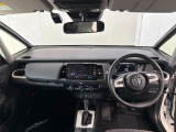 見通しの良い運転席回りとなっておりますので安心して運転をして頂けます!窓が大きいので明るく開放的な室内です