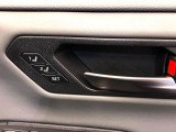 【メモリー機能付きパワーシート】ドライバーごとに設定したシート位置を記憶して、ボタン一つで切り替えできる便利な機能!運転する方が複数名いらっしゃるご家庭におすすめです♪