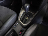 電動パーキングブレーキ・ブレーキホールドを装備してます。ホールド機能は信号待ちが多い一般道で疲労軽減になり、大好評です!