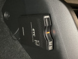 ETC(社外品)がついています。高速道路の料金所の通過も楽々です。カードの取り出しもしやすい場所についています。