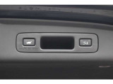 荷物を置いてクルマから離れると自動で閉扉する「予約クローズ機能」が付いたパワーテールゲートです。