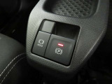 電動パーキングブレーキを装備しております。