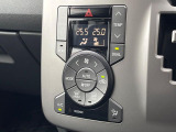 【オートエアコン】一度お好みの温度に設定すれば、車内の温度を検知し風量や温度を自動で調整。暑い&hellip;寒い&hellip;と何度もスイッチ操作をする必要はありません。快適な車内空間には必須の機能ですね♪