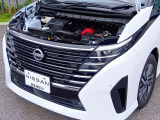納車以降、お車のメンテナンスは自宅近所の日産サービス拠点にて承ります。専門の教育を受けたサービスフロント&メカニックが無料1ヶ月点検から法定/車検整備、万一の故障・不具合の修理まで全て担当いたします。