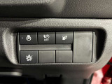 意図せずに走行車線から逸脱しそうな場合、メーター内のディスプレイ表示とブザーで注意喚起します。