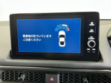 パーキングセンサーシステムは走行中に障害物が迫ると音と表示でお知らせ、低速走行時時の安心感を高めます