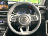 インテリアに合わせたデザインのステアリングは、運転される方のことも考え、運転しやすい形状、大きさです。是非一度、実際に触ってお確かめください。