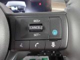 プロパイロットスイッチ!速度を設定するとアクセルを踏んでなくても走ります。高速道路時はハンドルは持っているだけでOK!運転に便利な機能です。