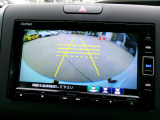 バックカメラの画像です。ガイドラインがスムースな車庫入れをサポートいたします。車庫入れの安心感がアップしますね。