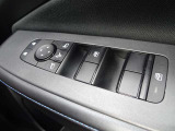 パワーウインドウスイッチ★電動格納機能付きで運転席からドアミラーの角度が調整可能です。電動格納機能付きです♪