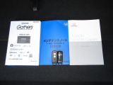 カギをバッグやポケットに入れたままでもドアロックの開閉やエンジン始動ができる『スマートキー』付き!暗くなってもキー穴を捜す必要が無くとっても便利ですから人気の装備です!