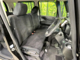 運転席シート廻りは使用感も少なく、良好な状態となっています。前オーナー様が丁寧に使っていたことがよくわかりますね。
