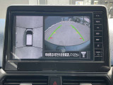 アラウンドビューモニター搭載。上から見下ろしたように液晶に映るのでスムーズな駐車をサポートします。