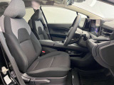 ゆったりと座れる運転席シートですのでストレスなく運転が出来ますよ!