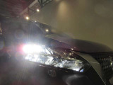 高輝度LEDヘッドライトを装備しているので.雨天などの悪天候や夜間走行も安心して運転できます!良好な視界を確保できるうえ消費電力も抑えられます