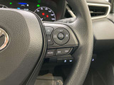 前方の車との車間を設定し、スピードを上げたり緩めたりを自動で行ってくれる追尾式の「レーダークルーズ」。上級装備の一つです!高級車にしかつかない嬉しい機能です。
