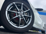 【15インチアルミホイール】外観にマッチしたアルミホイールを装着しております。各種アルミホイールや、スタッドレスタイヤも取扱いしております。是非ご相談ください♪