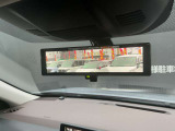 インテイリジェントスマートルームミラーを装備しておりますので、後席の荷物・後席者を気にすることなく、後続車等の確認をすることができます。