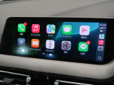 【アップルカープレイ】iPhoneがBMW車両とワイヤレスで接続されます。Apple CarPlayでは、オーディオストリーミングやメッセージングアプリがディスプレイに表示されます。