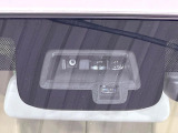 【スズキ セーフティサポート】走行中に前方の車両等を認識し、衝突しそうな時は警報とブレーキで衝突回避と被害軽減をアシスト。より安全にドライブをお楽しみいただけます。