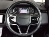 RANGEROVERのエレガントなステアリングはソフトレザーの握り心地の良いレザーを使用しています。