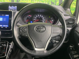 【純正革巻きステアリング】上質な革を使用することで、手にしっかり馴染みとても運転しやすいハンドルです♪