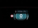 ヘッドアップディスプレイは視認性が非常に良く、運転時の視線を逸らさず様々な情報の確認が行えます。