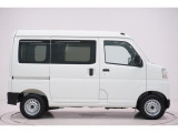 県内13店舗にて常時500台以上ダイハツ車を展示中です。見て、触って、納得のいく一台をぜひ見つけてください。