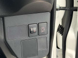 【アイドリングストップ】停車時や駐車時にエンジンを一時的にストップさせ、燃費を良くする機能です こちらはアイドリングストップのON/OFFスイッチです
