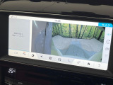360度カメラ『狭い場所でも安心して駐車できるようにサポート。タッチスクリーンの表示と音で障害物との距離を確認できます。車幅感覚に慣れていない方や駐車の苦手な方には必見の装備といえます♪』