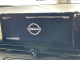【メーカー純正ナビ】インテリアに溶け込むスタイリッシュな「専用設計」メーカーナビを装備♪視認性や操作性など基本性能にも優れ、より上質なカーライフをお楽しみいただけます。