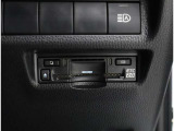 窓を開けずに料金所を通過できる今やもう必需品のETC!インパネにスッキリ装着したビルトインタイプです♪ETCカードの入れ忘れ・抜き忘れを音声やアラームで教えてくれるので、入れ忘れ・抜き忘れを防げます♪