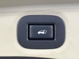 【パワーバックドア】スマートキーや運転席のボタンを押すだけでリアゲートが自動で開閉します!荷物を持っている時や、高い位置にあるバックドアを閉める際に便利な機能です♪