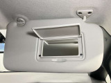 【運転席サンバイザー】鏡が付いているのでメイク直しなどにも便利★