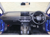 操作性に優れた運転席となります!小物入れや各ボタンの配置にこだわり、使いやすいです!座り心地もよく視認性も良好なのでロングドライブもお任せ下さい!