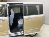 【両側オートスライドドア】子供を乗せたりするのにも隣のお車を気にせずストレスフリー★雨の日などはリモコンキーからドアの開閉ができとても便利な両側オートスライドドア★