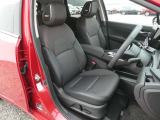 高級感のある上質なシートです。前席にはシートヒーターが付いています。また運転席はパワーシートになります。
