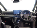 オシャレなインテリアで運転する気分も盛り上がりますよね^^