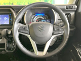 【純正革巻きステアリング】上質な革を使用することで、手にしっかり馴染みとても運転しやすいハンドルです♪