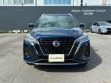 日産のブランドを象徴するVモーショングリルです。