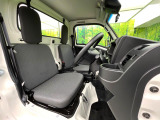 運転席シート廻りは使用感も少なく、良好な状態となっています。丁寧に使われていたことがよくわかりますね。