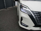 『LEDヘッドライト』通常のハロゲンライトに対して発光部分の発熱を抑えることで省電力につながる技術です。デザイン性も自由度が高いため、今後クルマのヘッドライトはLEDが主流になります☆