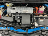 技術が詰まったエンジンルームもご覧の通りピカピカにクリーニング済みです。ハイブリッドなのでお財布にも環境にも優しいです。