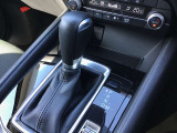 オートマのシフトレバーは操作しやすい位置にあります。