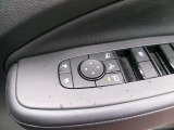 ドアミラーの鏡面の調節、格納は運転席からすべて操作できます!